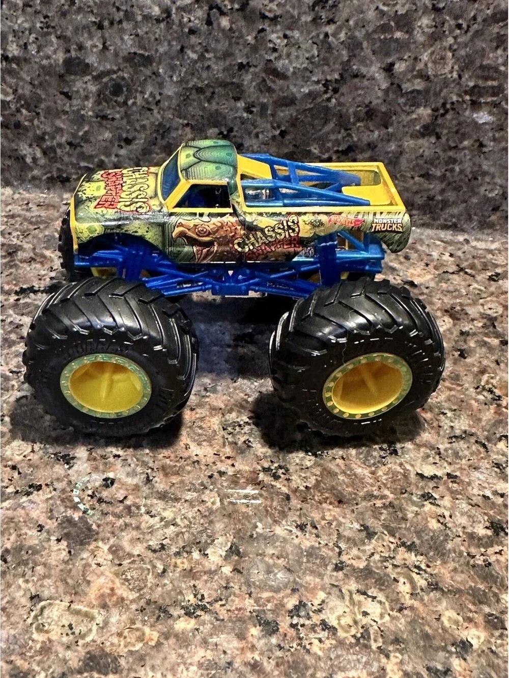 Hot Wheels Monster Trucks Chassis Snapper 1/64 Scale Diecast